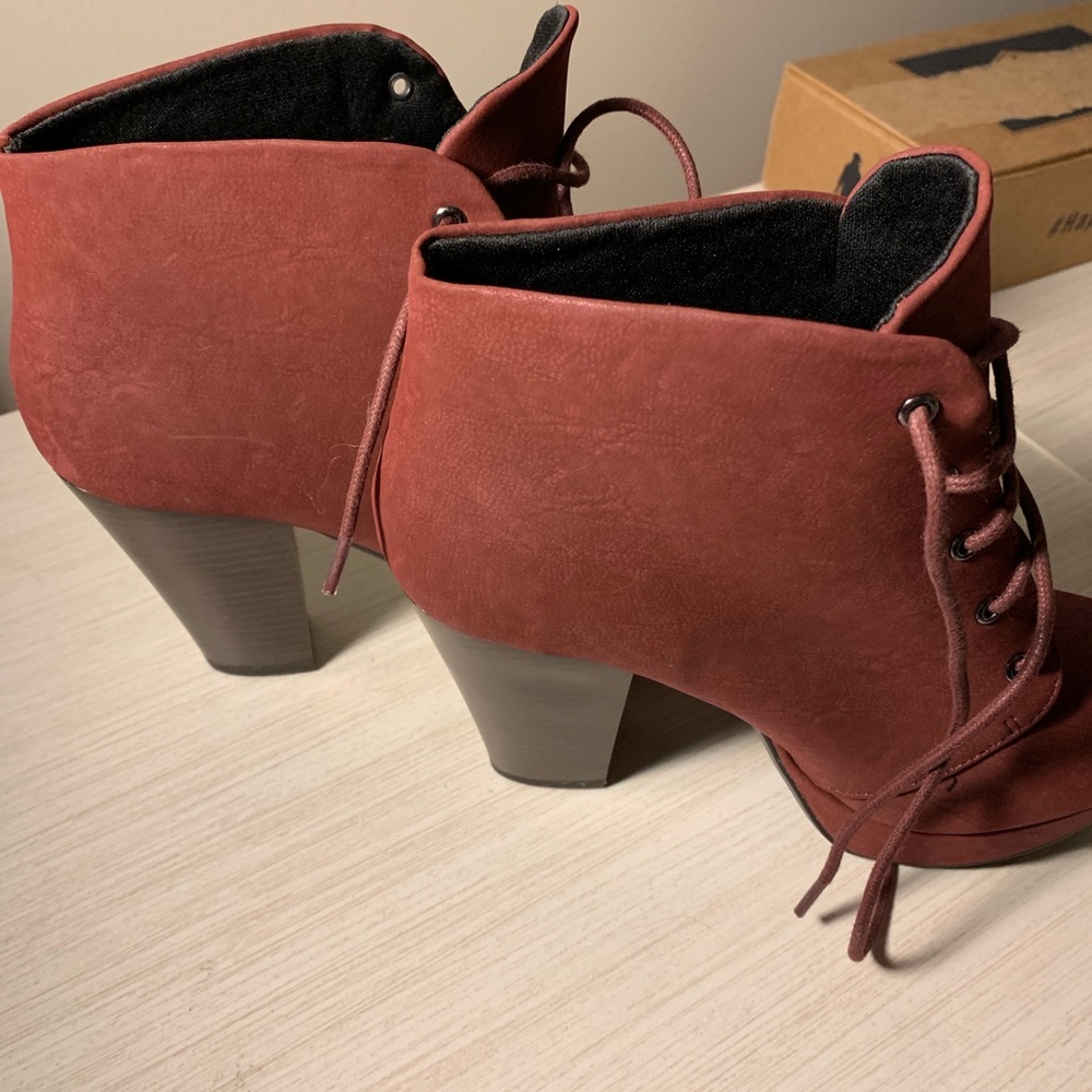 shoes - Picture 2 of 4